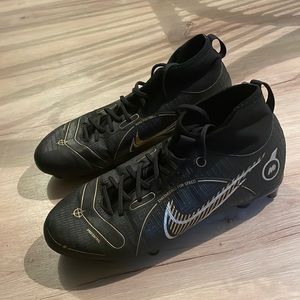 Nike Mercurial Academy Soccer Cleats. Size 6Y. Excellent‎ used conditi…